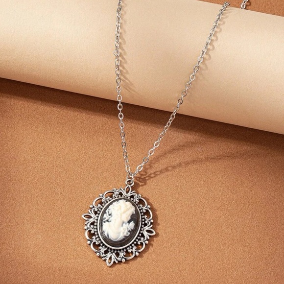 $3 MAKE A WISH CAMEO NECKLACE. NEW. $3 WHEN BUNDLED WITH 3 OR MORE ITEMS - Picture 2 of 9